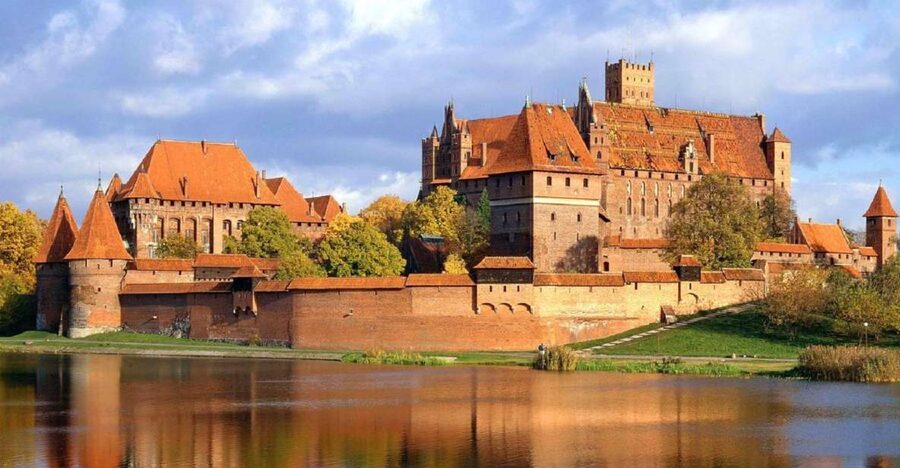 Gdansk: Malbork Castle & Westerplatte Tour with Local Lunch - The three-hour castle visit