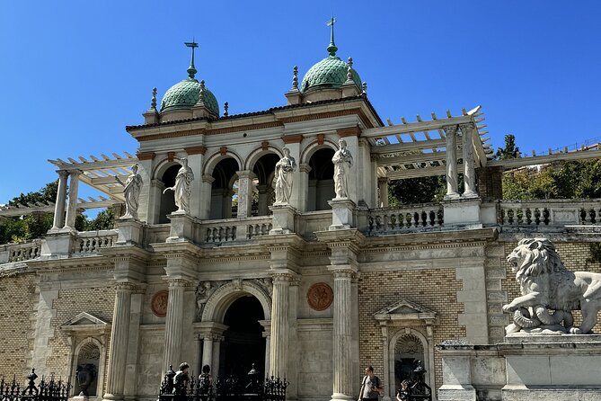 Gems of the Budapest Castle District Walking Tour - Holy Trinity Square and Matthias Church