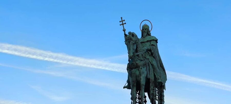 German guided tour through Budapest's castle district - Fisherman’s Bastion and the best photo pause
