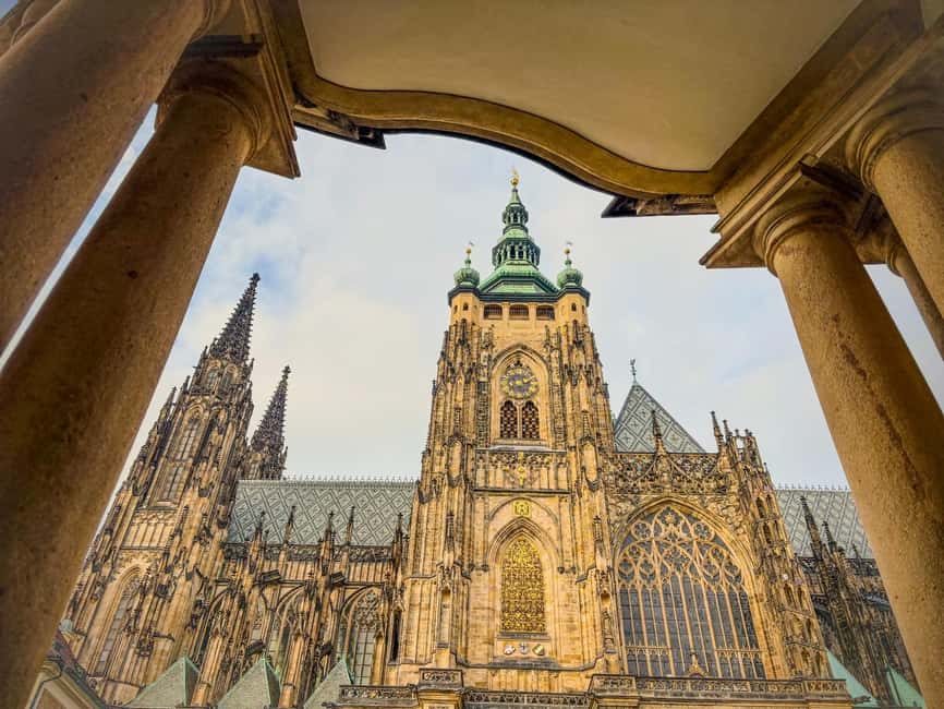 Get&Go:Prague Castle Ticket & E-Guide with Discount Vouchers - Collecting the ticket in the third courtyard