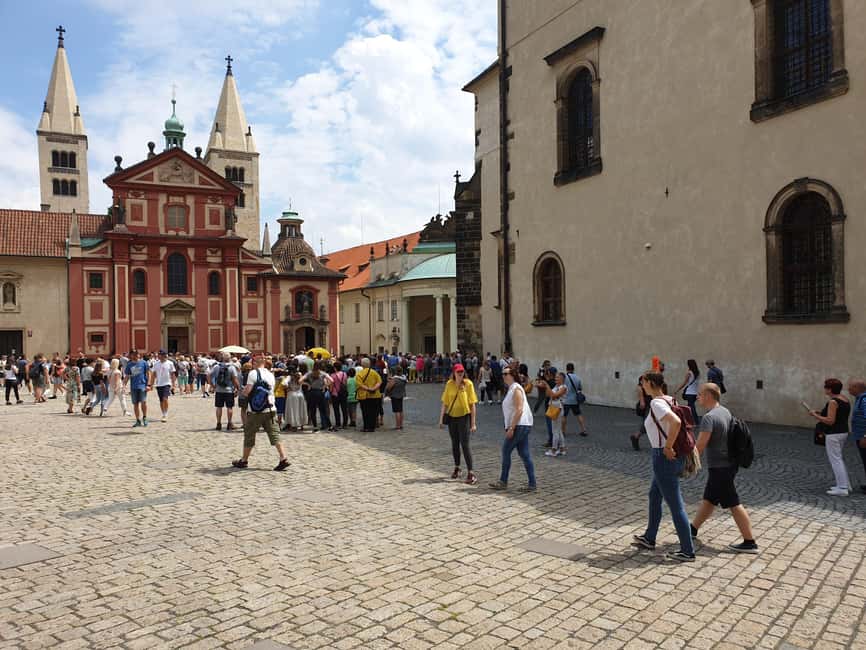 Get&Go:Prague Castle Ticket & E-Guide with Discount Vouchers - The mobile guide, languages, and data use