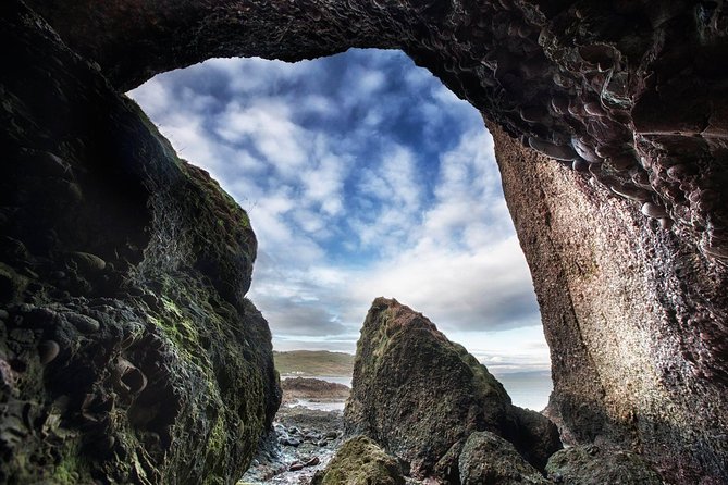 Giant's Causeway Tour from Belfast - Luxury Bus + Castles Tour - Who should book this coach tour?