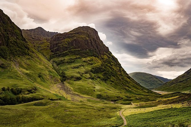 Glasgow: Oban, Glencoe & West Highland Castles - The vehicle, commentary, and group size