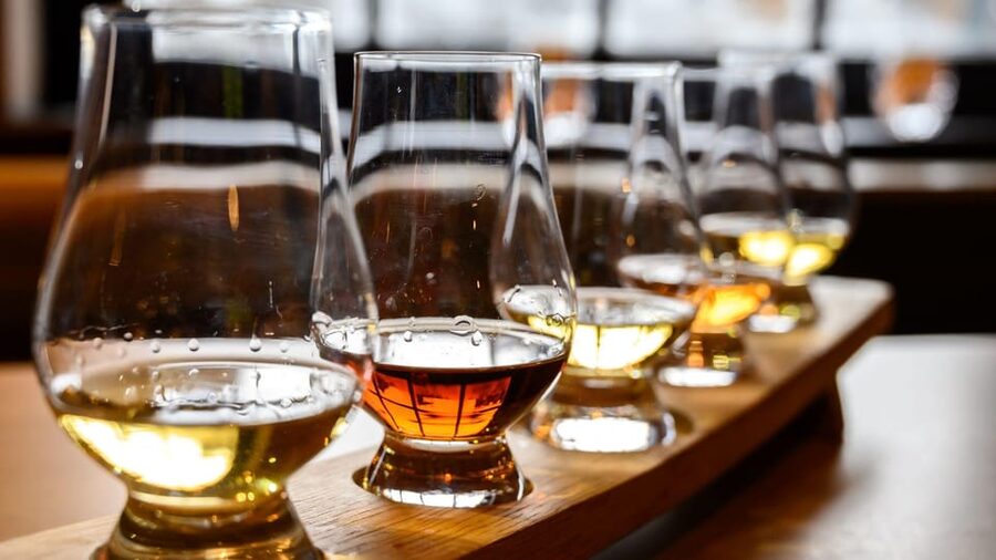 Glasgow: Stirling Castle, Loch Lomond Walk, and Whisky Tour - Should you book it?