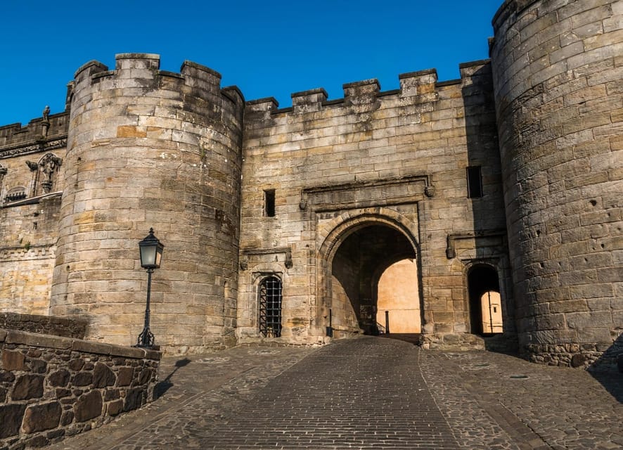Glasgow: Stirling Castle, Loch Lomond Walk, and Whisky Tour - Meeting in Glasgow and managing the day