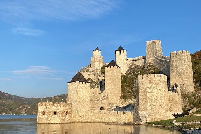 Golubac Fortress w/Iron Gate Speed Boat & Rakija Distillery tour - The van ride and group size