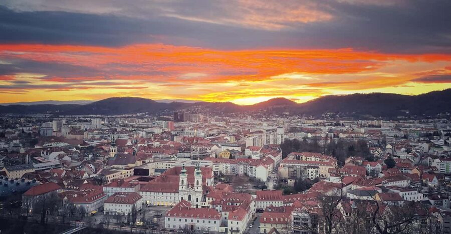 Graz: Funicular Ride & Schlossberg Picnic Experience - Riding the funicular up Schlossberg