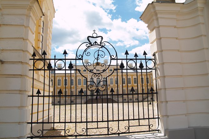 Group Day trip to Rundale Palace, Hill of Crosses & Bauska Castle - Who should book this day trip