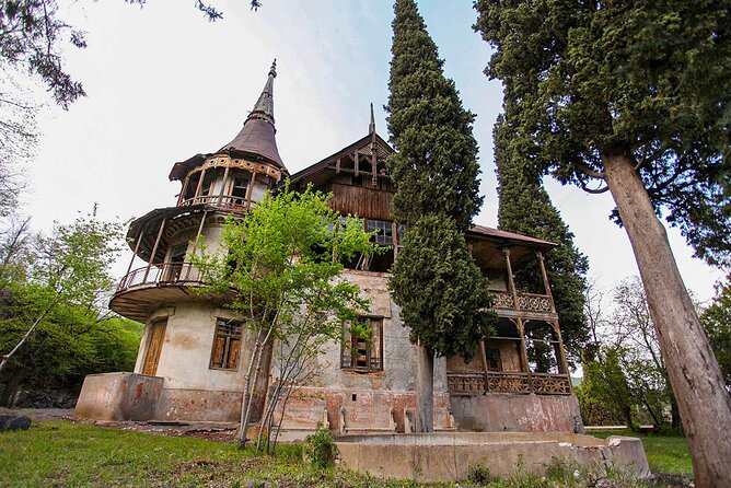 Group Tour: Haghpat, Zarni-Parni Caves, Akhtala, Aramyants Castle, Sanahin - What the guide and vehicle add to the experience