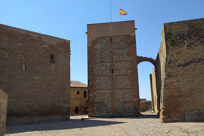 Guided tour of Monzón and the castle 3h. - A local guide gives Monzón more personality