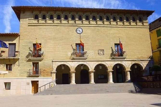Guided tour of Monzón and the castle 3h. - The 5 pm route through Monzón’s old town