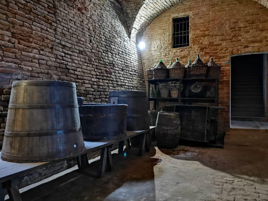 Guided tour of the Castle of Chignolo Po - A gallery of stucco and Tiepolesque-style rooms
