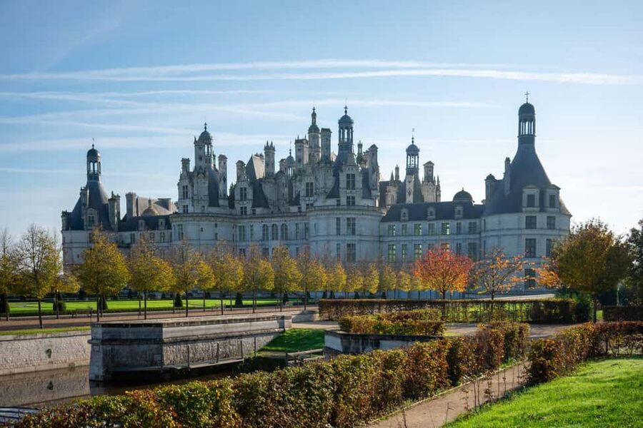 Guided tour of the Château de Chambord - Rooms, details, and the climb upstairs