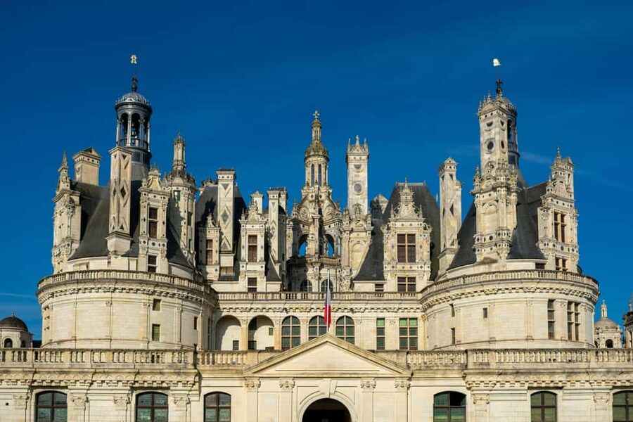 Guided tour of the Château de Chambord - Meeting at the castle entrance