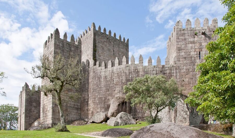 Guimarães: Castle of Guimarães Entry Ticket - Entering Through the Main Gate