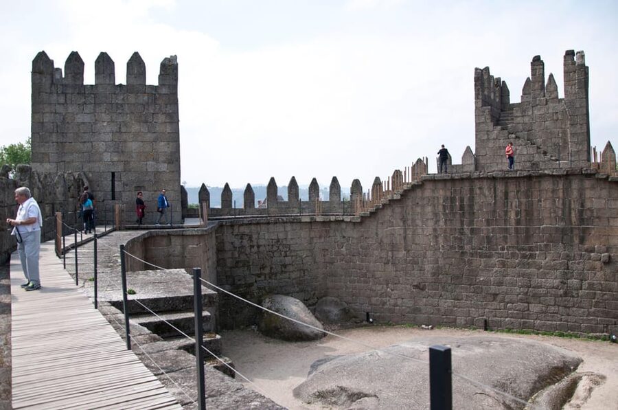 Guimarães: Castle of Guimarães Entry Ticket - Walking the Medieval Walls and Towers