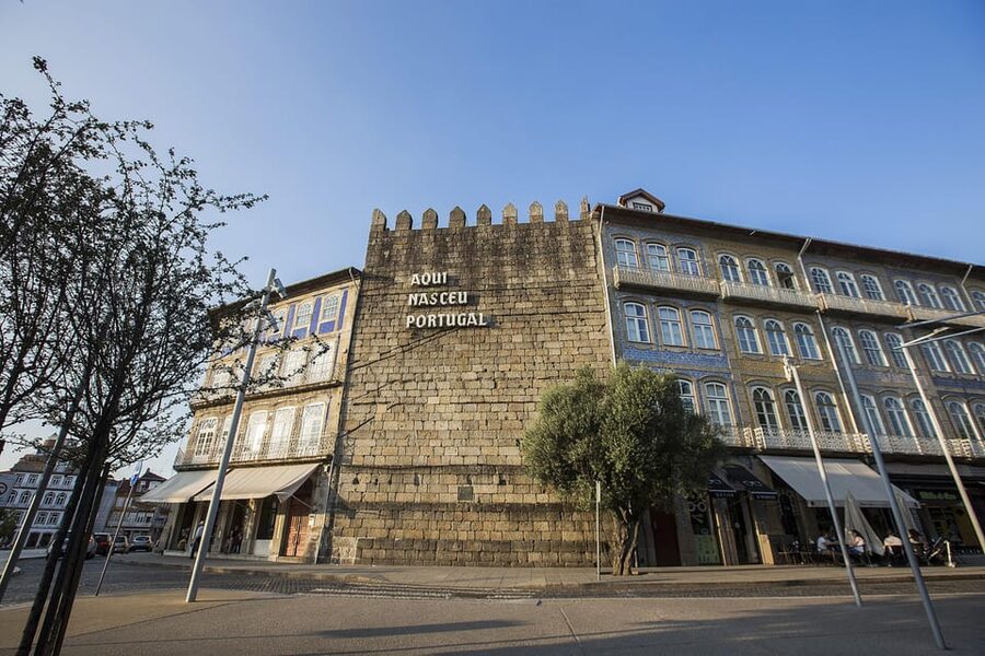 Guimaraes Local Tours ; Visit the Castle , Palace and City - Key points at a glance