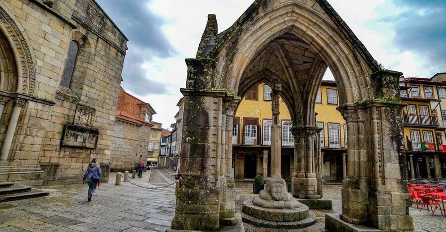 Guimaraes Local Tours ; Visit the Castle , Palace and City - Who will enjoy this private Guimaraes visit