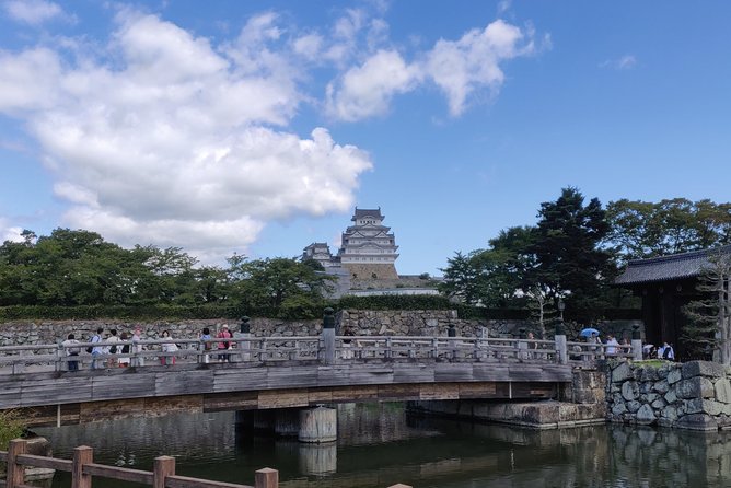 Half-day Himeji Castle Town Bike Tour with Lunch - Meeting at Himeji Station and finding the bicycles