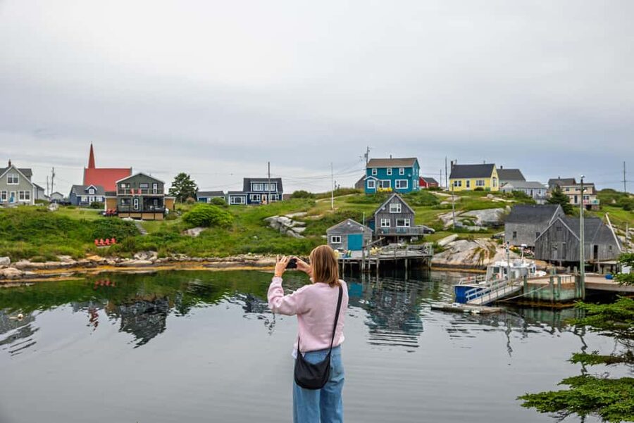 Halifax: Peggy's Cove, Citadel and Titanic Cemetery Tour - Why this four-hour route works