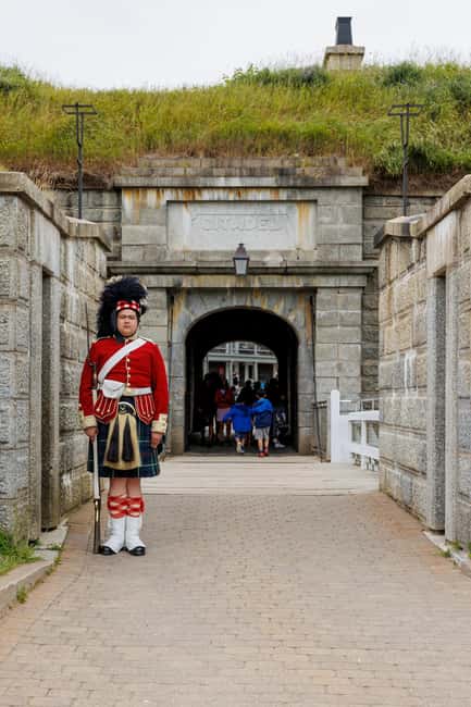 Halifax: Peggy's Cove, Citadel and Titanic Cemetery Tour - Pickup in downtown Halifax or at the port