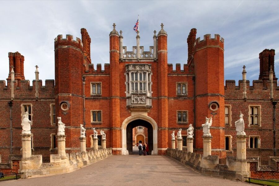 Hampton Court Palace and Windsor Castle Private Car Tour - The drive to Windsor and the value of a private car