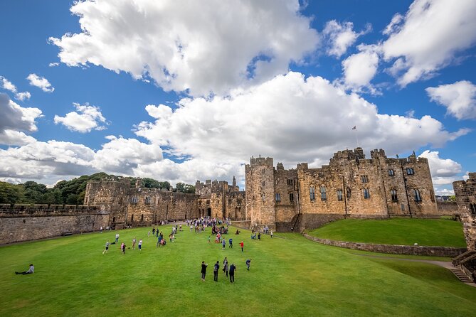 Harry Potter's Alnwick Castle and Scottish Borders Day Trip - Guides can shape the whole day