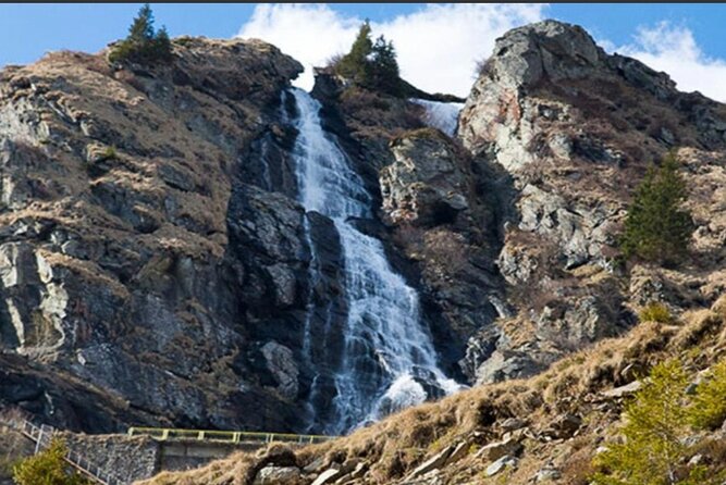 Hike to Poenari Fortress, Vidraru Dam, Argeș Monastery - Private - Should you book this private Poenari tour?