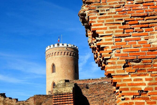 Hiking to the Poenari Fortress and Princely Court of Târgoviște - Who will enjoy this experience most
