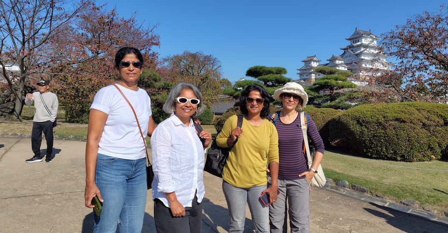Himeji: Express Guided Tour of Himeji Castle in 90 Minutes - Meeting the guide at the ticket service