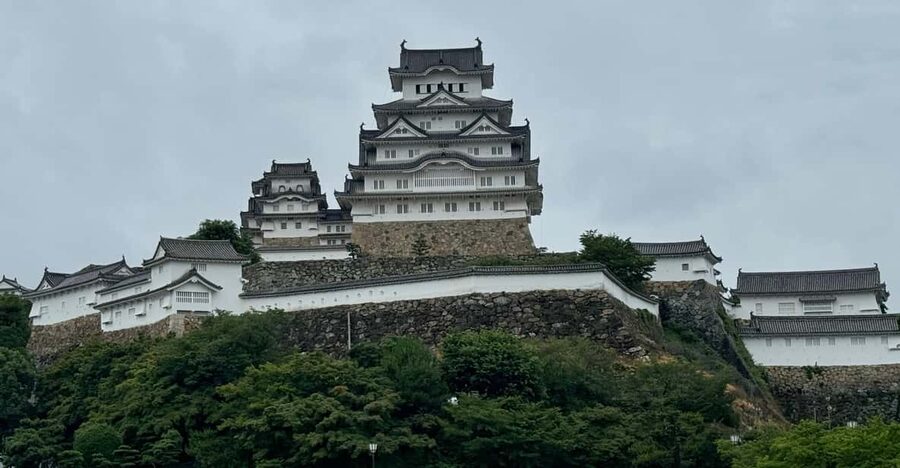 Himeji: Guided Tour of Himeji Castle & Cozy Engyoji Temple - Why Himeji Castle deserves the first half of your day