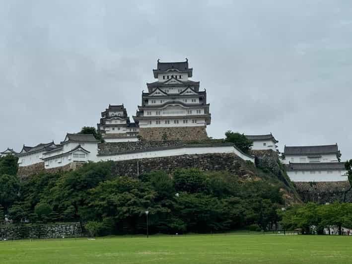 Himeji: Guided Tour of Himeji Castle & Cozy Engyoji Temple - Lunch is a useful pause, but budget for it