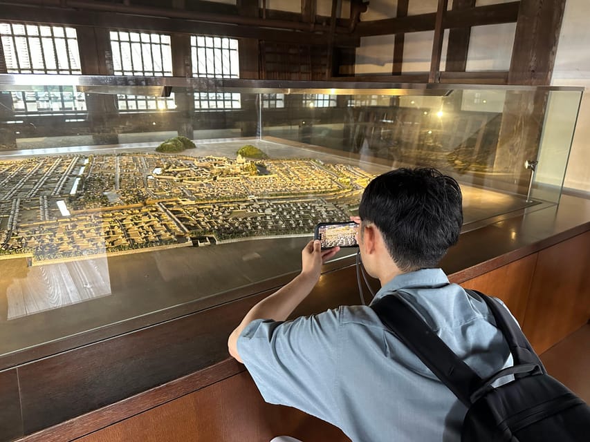Himeji: Himeji Castle Guided Tour – UNESCO Heritage - A quieter hour at Kokoen Garden