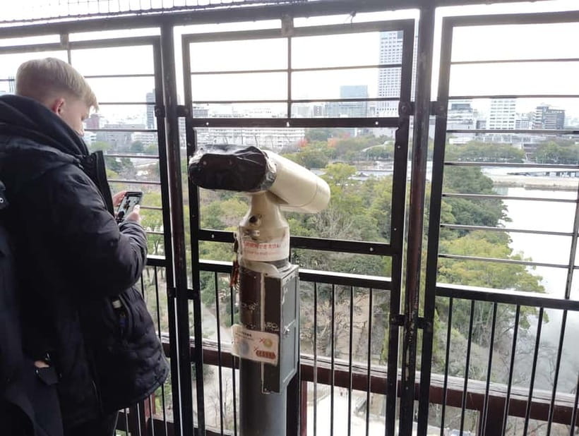 Hiroshima Castle 1h guide tour - Seeing the reconstructed keep
