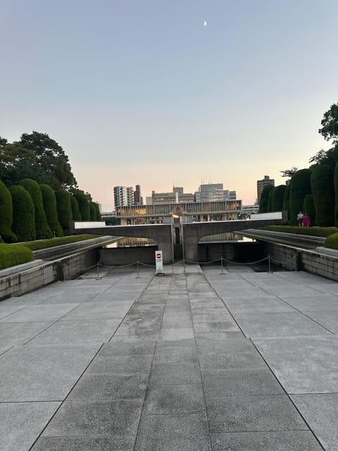 Hiroshima; Hiroshima Peace Memorial Museum and Castle Tour - The guide’s role and tour style