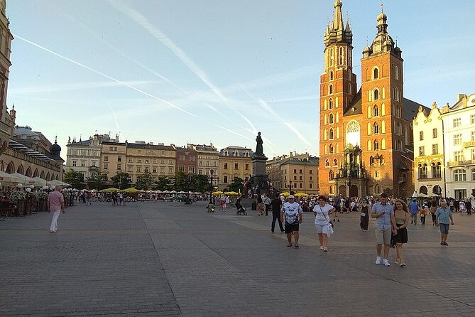 Historic Krakow : Old Town & Wawel Castle Walking tour - Pace, comfort, and what to bring