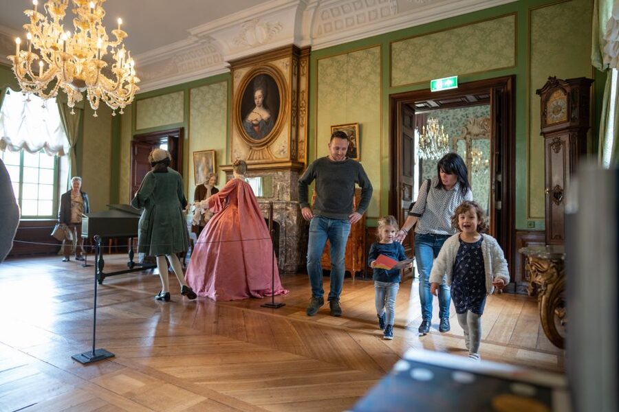 Hoensbroek: Entry Ticket to Hoensbroek Castle - Self-guided freedom, with one important limitation