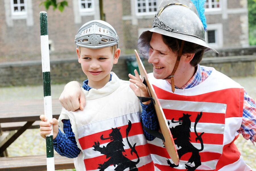 Hoensbroek: Entry Ticket to Hoensbroek Castle - The 40-room route through Hoensbroek Castle