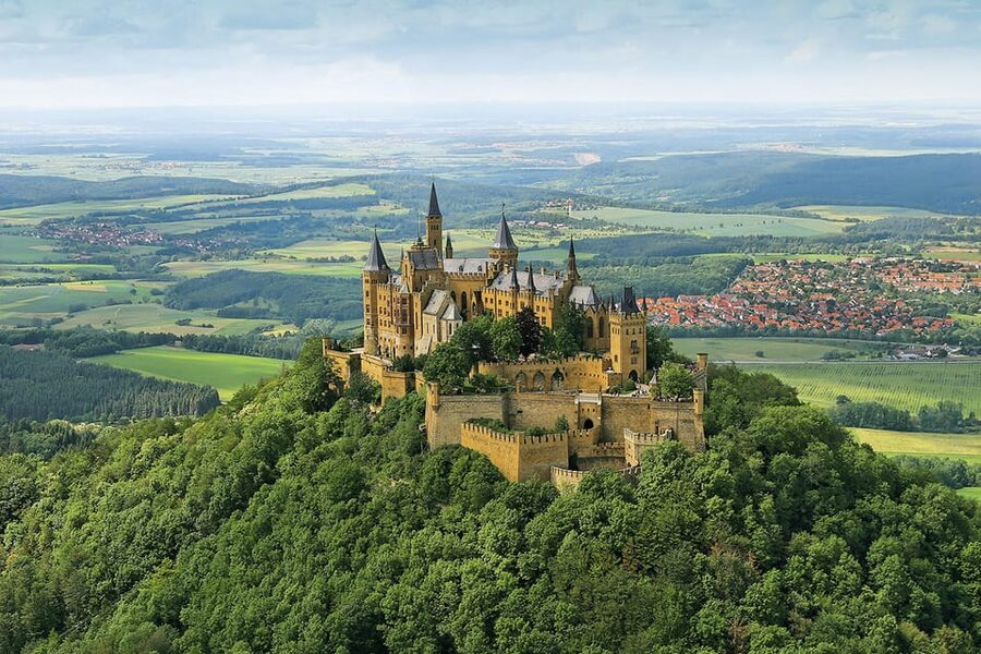Hohenzollern Castle: Full-Day Tour from Frankfurt - Courtyard, ramparts, and towers before the royal rooms