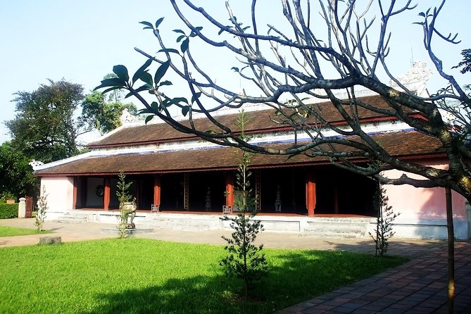 Hue City and The Citadel via Hai Van Pass Daily Small Group Tour - Lunch with Vietnamese dishes and vegetarian choices