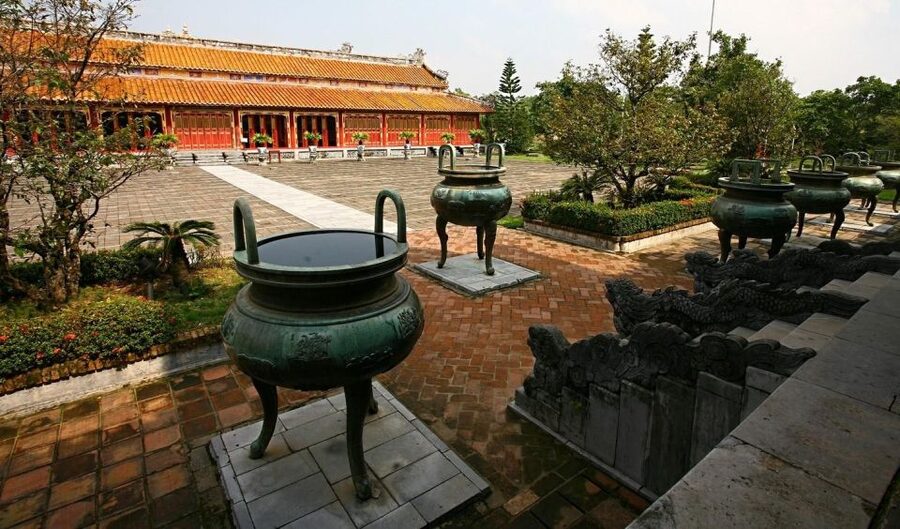 Hue Customizable Tour with Imperial Citadel & Forbidden City - Choosing between the walking tour and the car