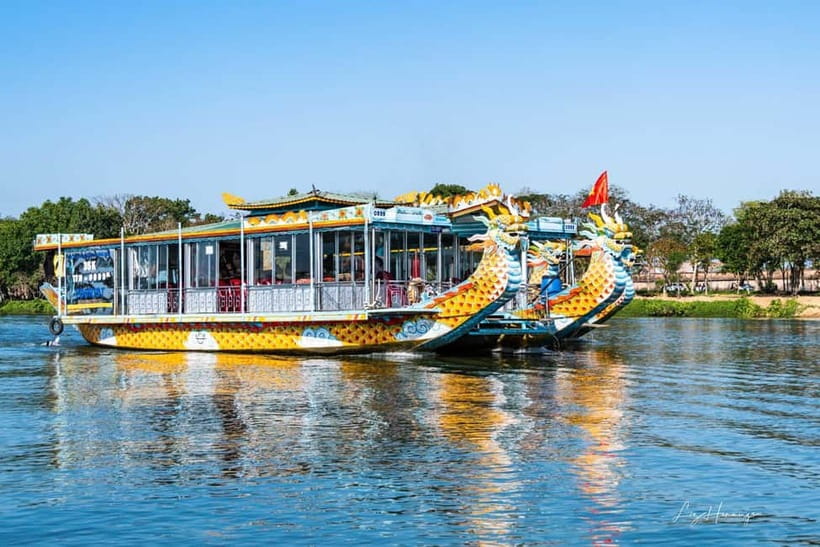Hue: Dragon Boat Cruise, Imperial Citadel, & Market Day Trip - Shopping and people-watching at Dong Ba Market