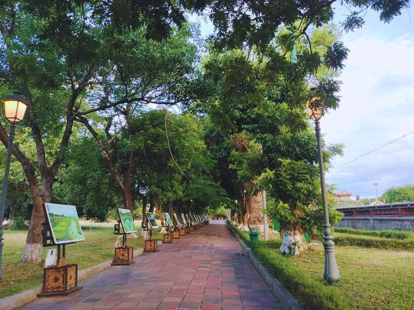 Hue: Hue Walking Tour to Imperial Citadel with Tour Guide - Gardens and pavilions reveal quieter palace life