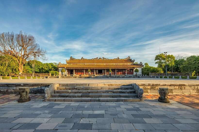 Hue: Hue Walking Tour to Imperial Citadel with Tour Guide - Dien Tho Palace and the private court