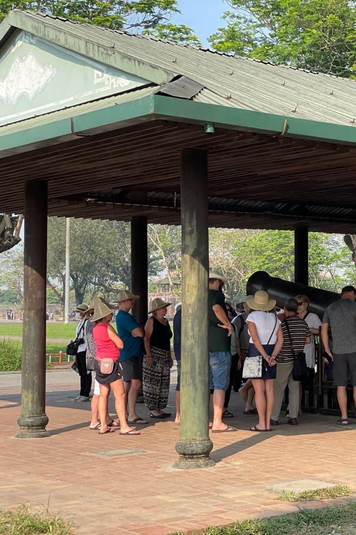 Hue Imperial City Walking Tour: Citadel & Forbidden City - Cửa Chương Đức and a useful pause