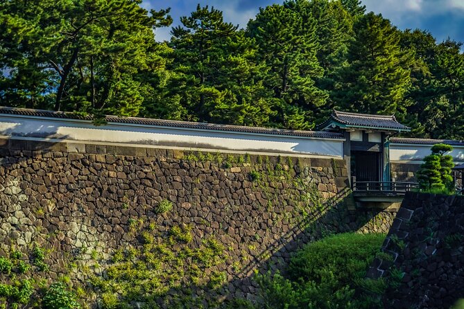 Imperial Palace East Garden and Edo Castle Walking Tour in Tokyo - The limits of the Imperial Palace visit