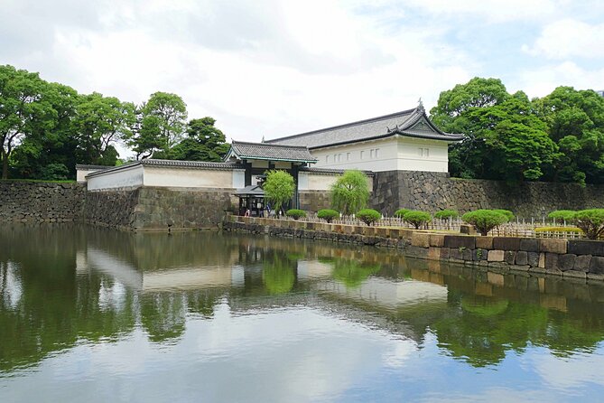 Imperial Palace East Garden and Edo Castle Walking Tour in Tokyo - Who should take this walking tour?