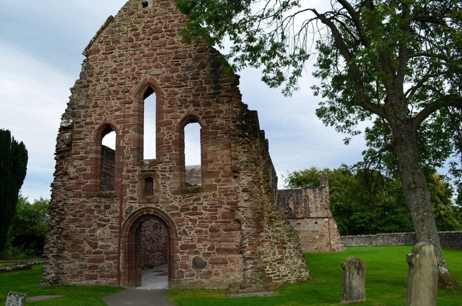 Inverness: Loch Ness Cruise, Castle, and Outlander Tour - Clava Cairns and the stones behind Outlander