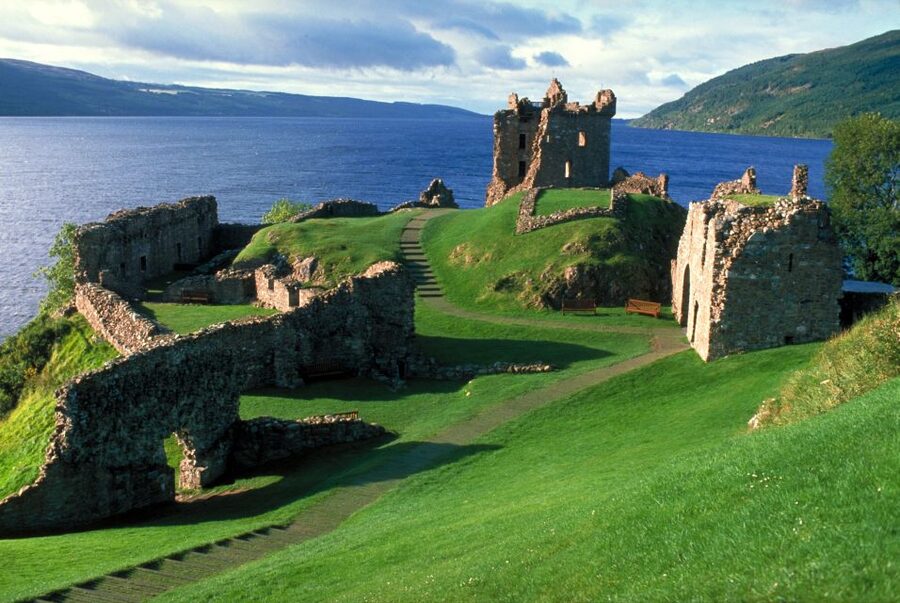 Inverness: Loch Ness Cruise, Castle, and Outlander Tour - The guide can make or break a long Highland day