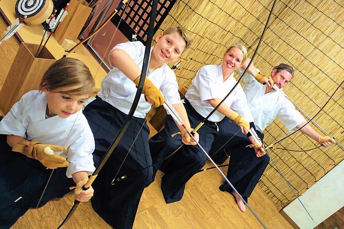 Japanesel Archery Experience HIROSHIMA CASTLE SHARAKU - Learning the formal shooting sequence